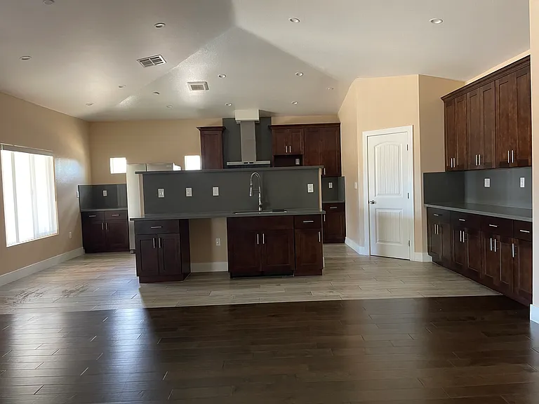 17515 Live Oak St — Photo 7