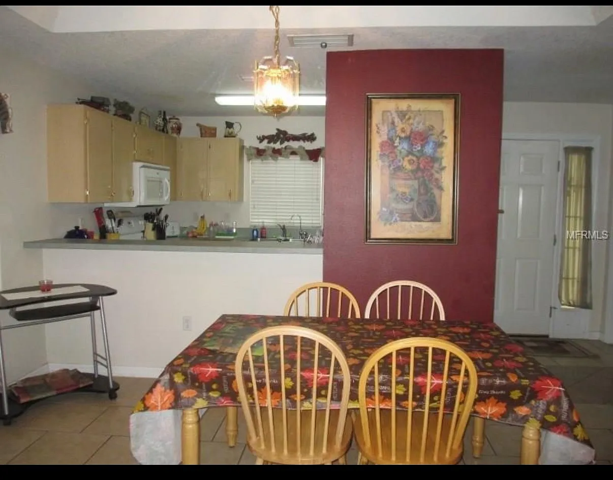 1110 Lucas St — Photo 2