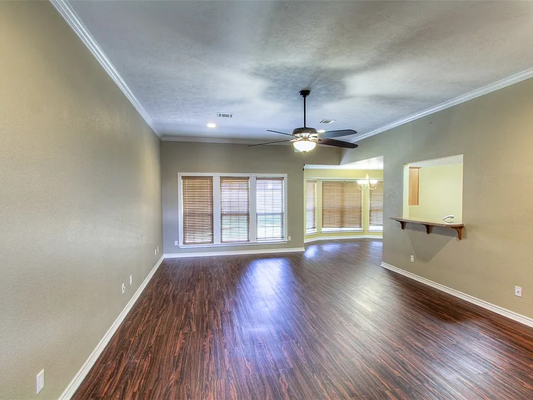 1508 Bluefield Ct — Photo 3