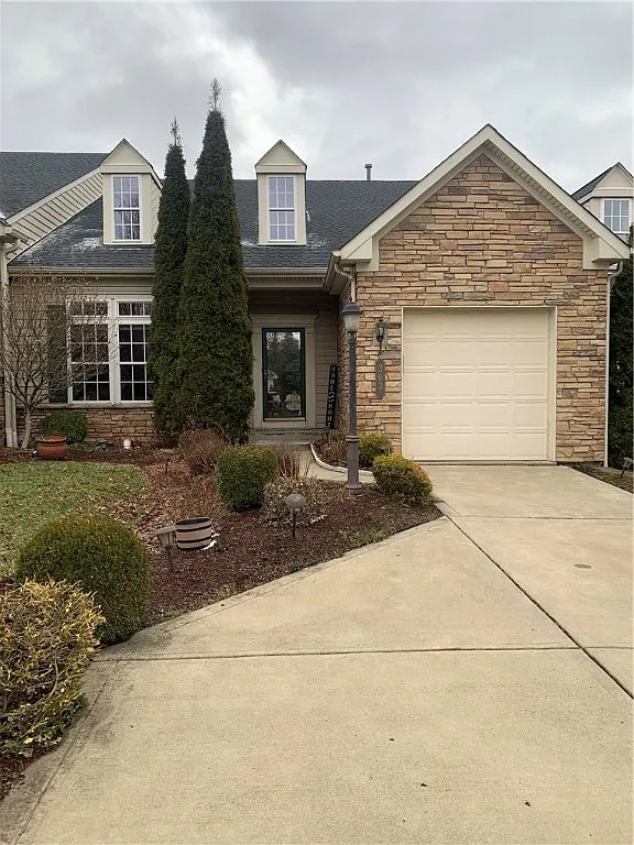 303 Laurel Ct photo 1