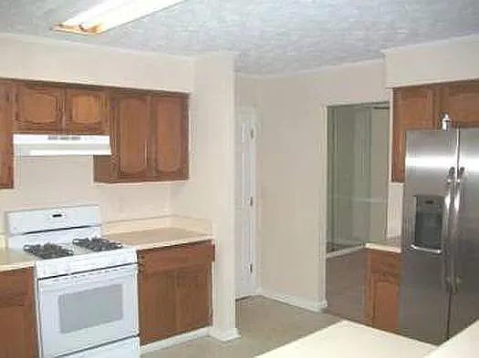 2090 Hollywood Dr — Photo 8