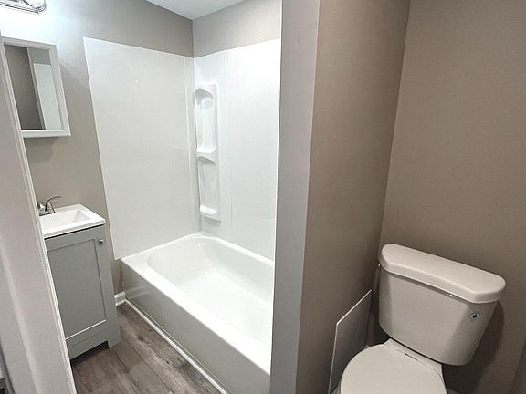 5th image of 111 W Washington St #113