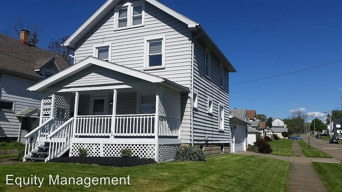 701 N Saint Clair St photo 1