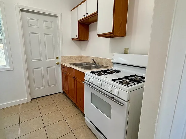 7529 Foothill Blvd — Photo 7