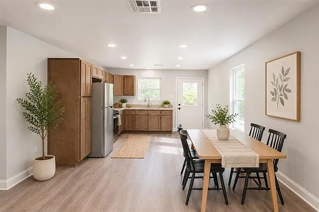 2402 Pelican St — Photo 3
