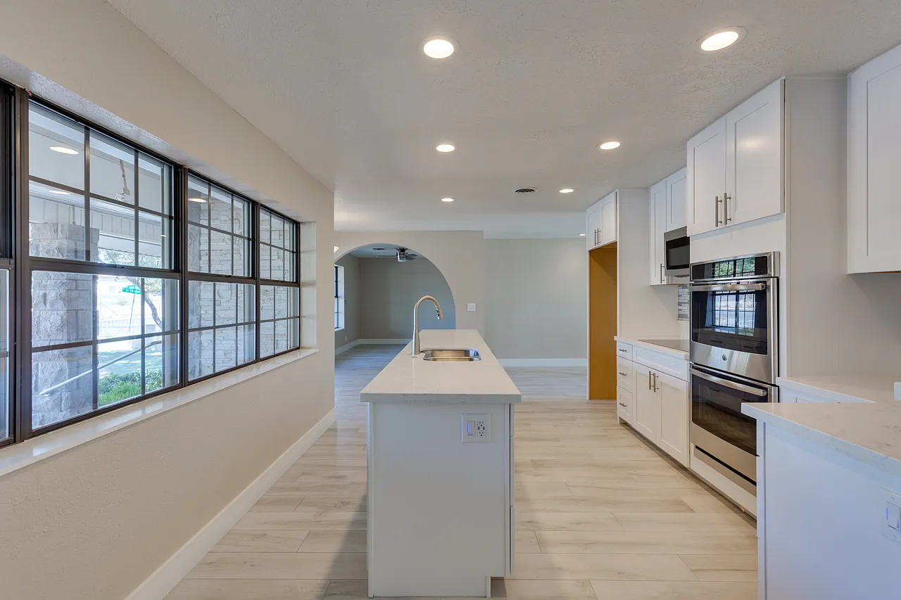 4 bed, 3982 sqft, $5,000 — Photo 1