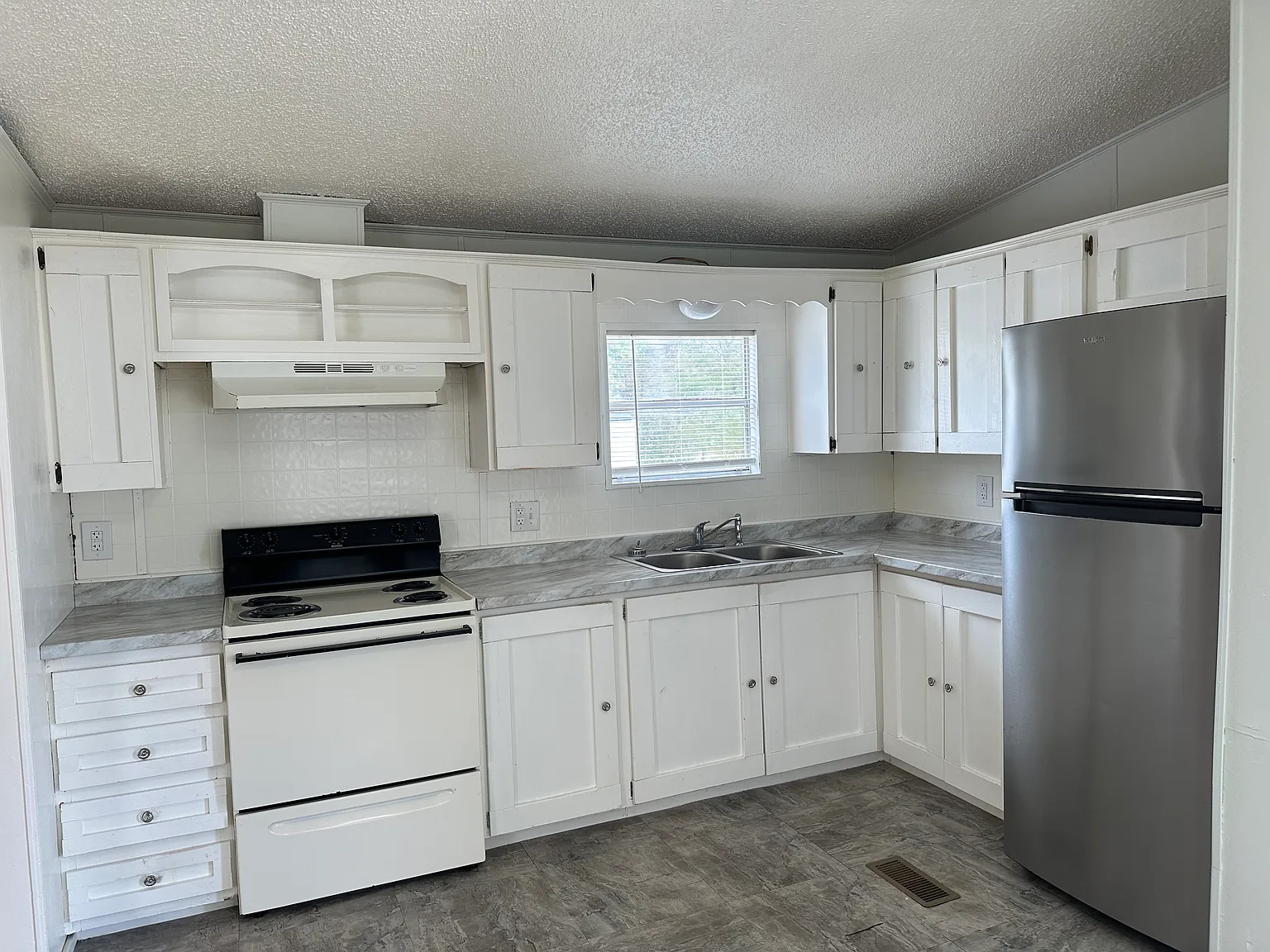 3 bed, 952 sqft, $950 — Photo 4