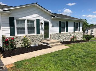 3852 Pitzer Rd, Roanoke, VA 24014