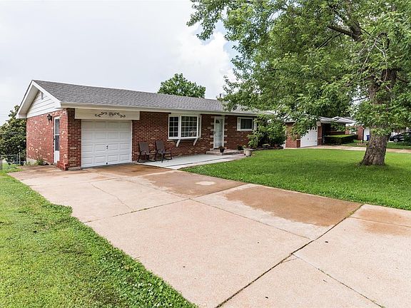 3rd image of 501 Walworth Dr
