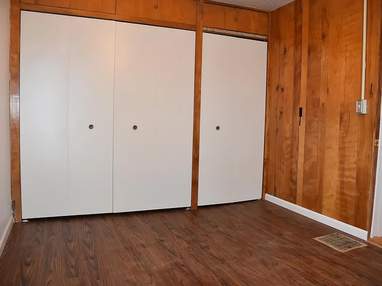 110 Wilbur St — Photo 11