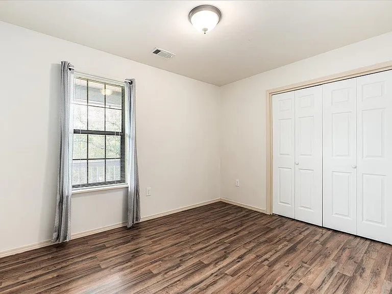 408 Breezing Ln — Photo 19
