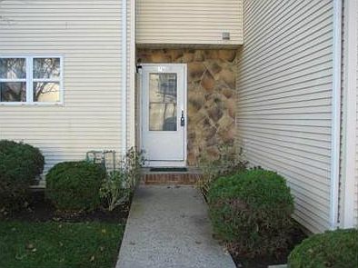 2nd image of 70 Kensington Dr