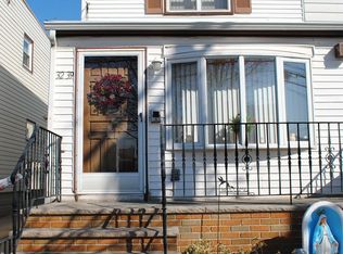 32-39 200th St, Flushing, NY 11361
