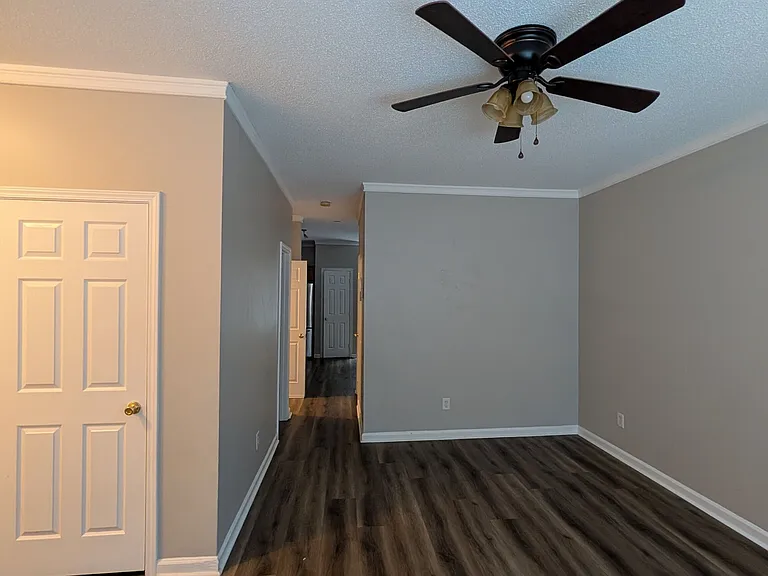 370 Brentwood Dr — Photo 5