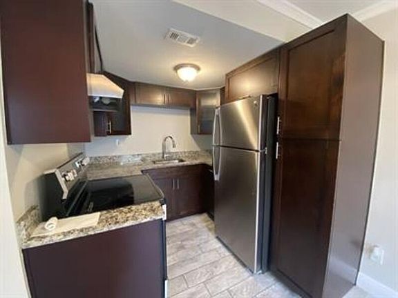 5th image of 605 92nd Ave N APT 7