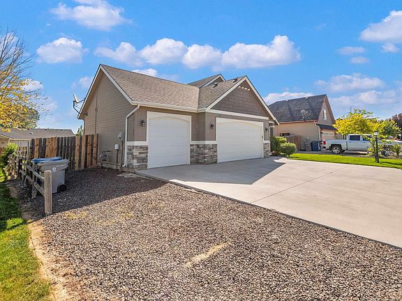 5th image of 808 Brampton Dr