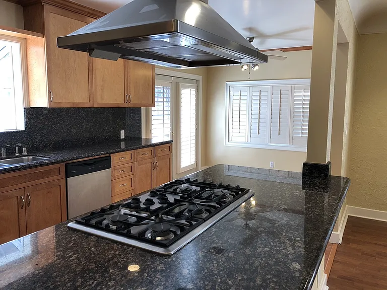 507 E Cypress St — Photo 9