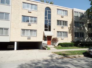 644 Lake St APT 2C, Oak Park, IL 60301
