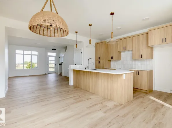 152 Catria Point, Sherwood Park, AB T8H 3B1