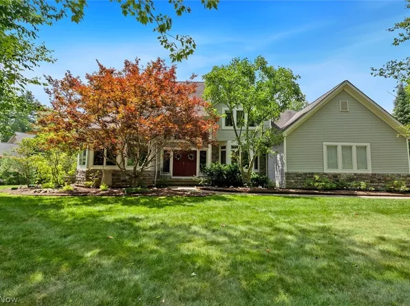 16680 Anne Ln, Chagrin Falls, OH 44023