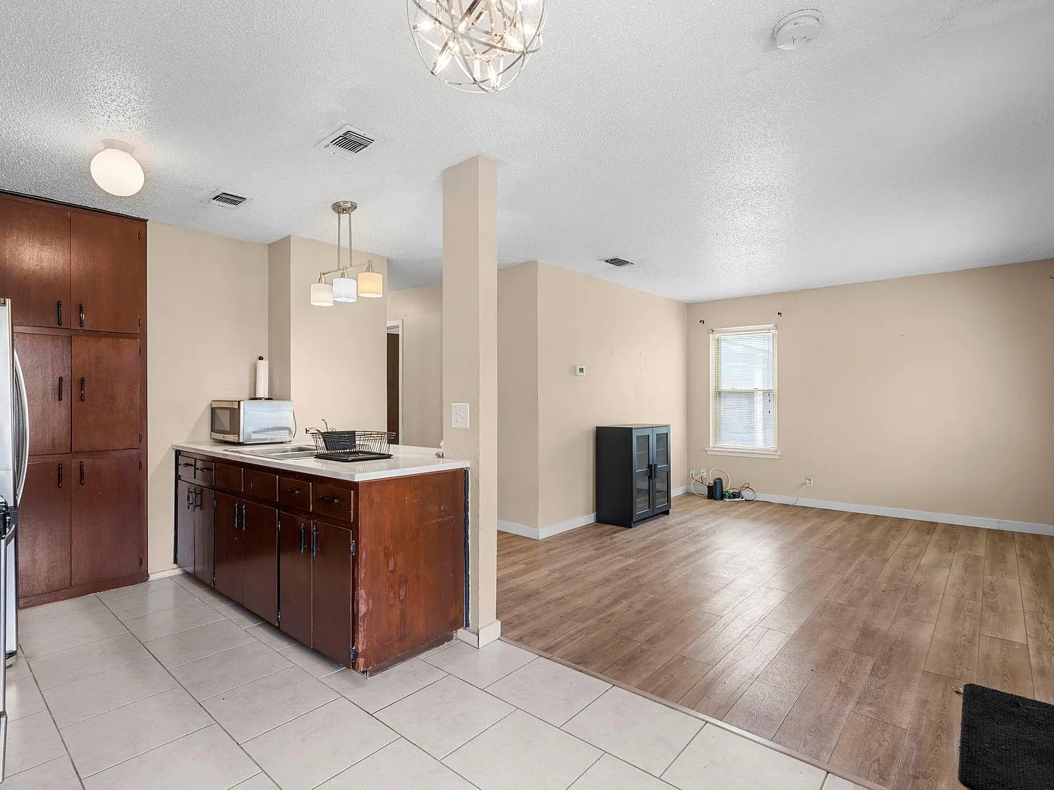 3 bed, 1.5 bath, 864 sqft, $1,850 — Photo 3