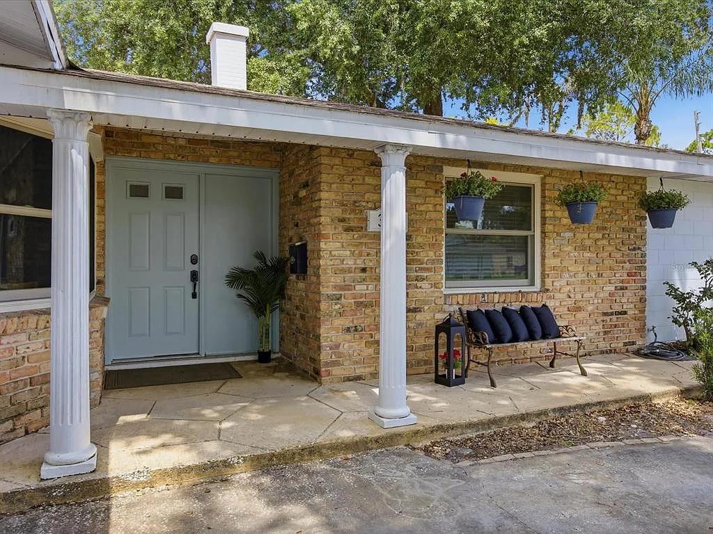 4 bed, 2.0 bath, 1660 sqft, $3,950 — Photo 2