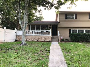 946 N Brookview Dr, Jacksonville, FL 32225