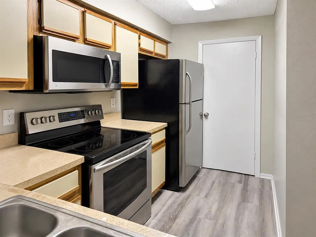 2 bed, 2.0 bath, 962 sqft, $1,550 — Photo 4