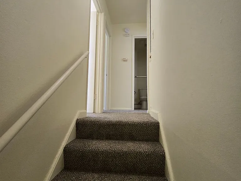 Mulford Park Apartments — Photo 36