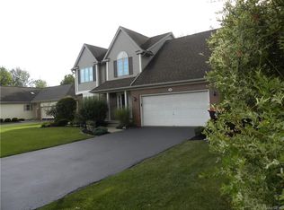 25 Chestnut Cor, Lancaster, NY 14086