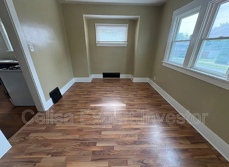 446 Lexington Ave — Photo 3