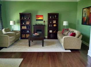 817 Blue Ridge Dr, Streamwood, IL 60107