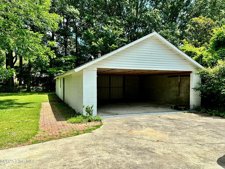 3549 N Main St — Photo 16