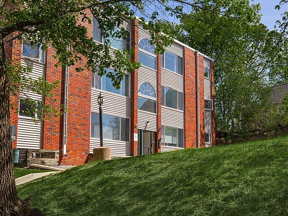 4th image of 625 3rd St SW #13