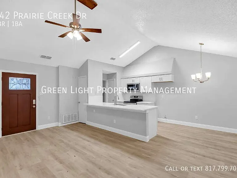 742 Prairie Creek Dr — Photo 3
