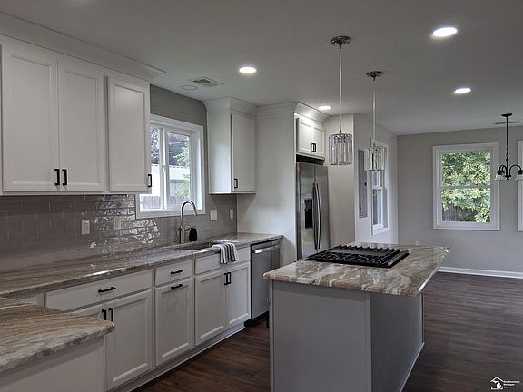 5th image of 3019 8th St