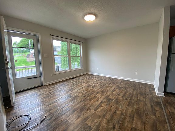 2nd image of 115 2nd St Unit 1