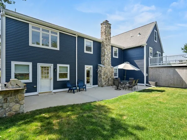 886 Methuen St, Dracut, MA 01826