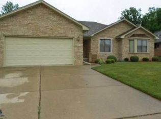 46388 Snowbird Dr, Macomb, MI 48044