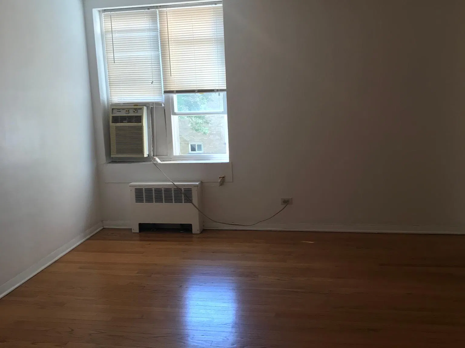 6128 N Damen Ave — Photo 3