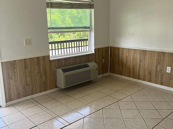 3rd image of 988 SW Arlington Blvd APT 203