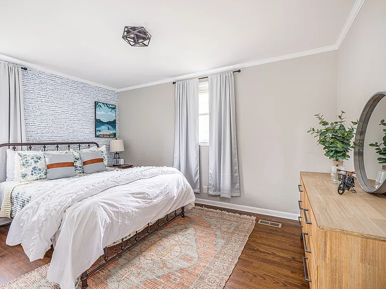 204 Edgewater Dr — Photo 13