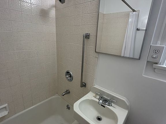 5th image of 4443-4447 1/2 N Bellflower Blvd #3bfceda6f