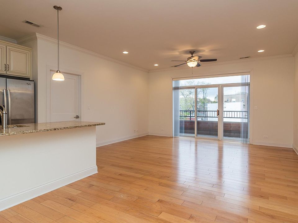 Kitchen / Living Area