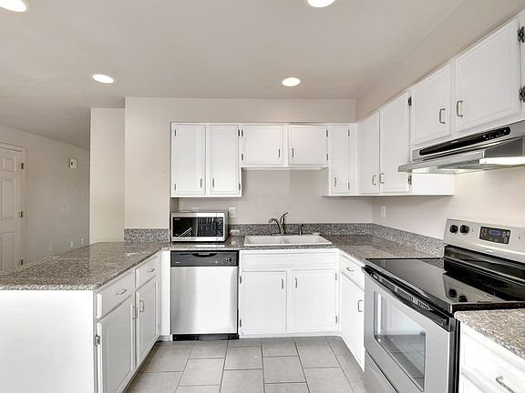5th image of 1 Evergreen St