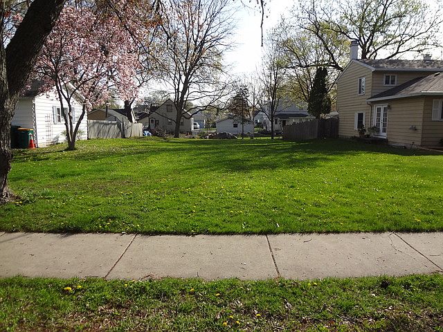 1st image of 1229 N Lake Shore Dr
