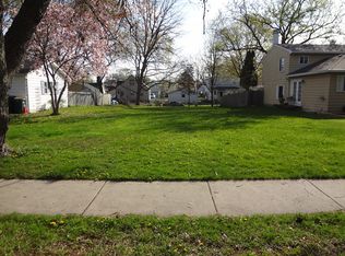 1229 N Lake Shore Dr, Round Lake Beach, IL 60073