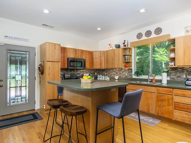 Hiawassee Ave — Photo 8