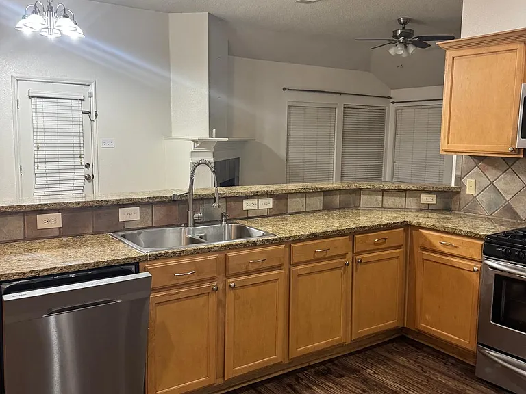 324 Arbor Glen Dr — Photo 1