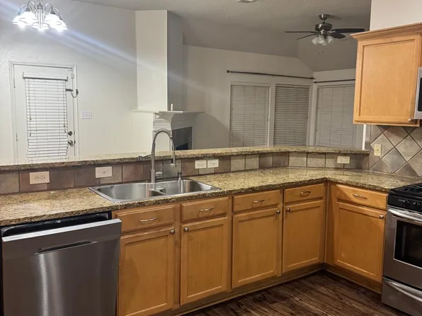 324 Arbor Glen Dr, Fort Worth, TX 76140